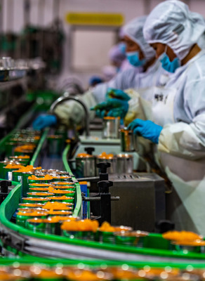 收入突破30亿!探秘湖北秭归柑橘“吃干榨尽”深加工